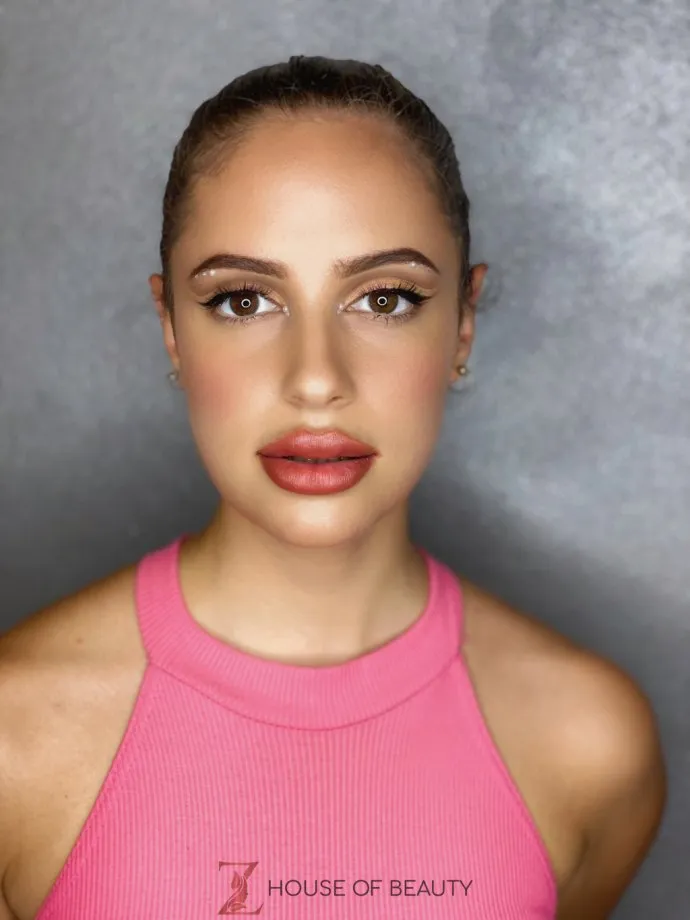 Make up iz salona