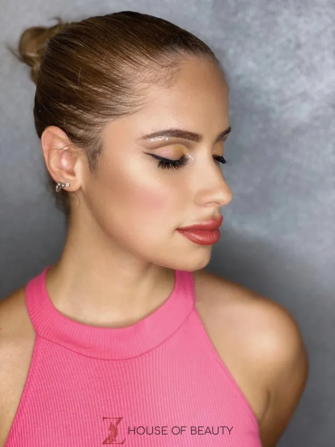 Make up iz salona