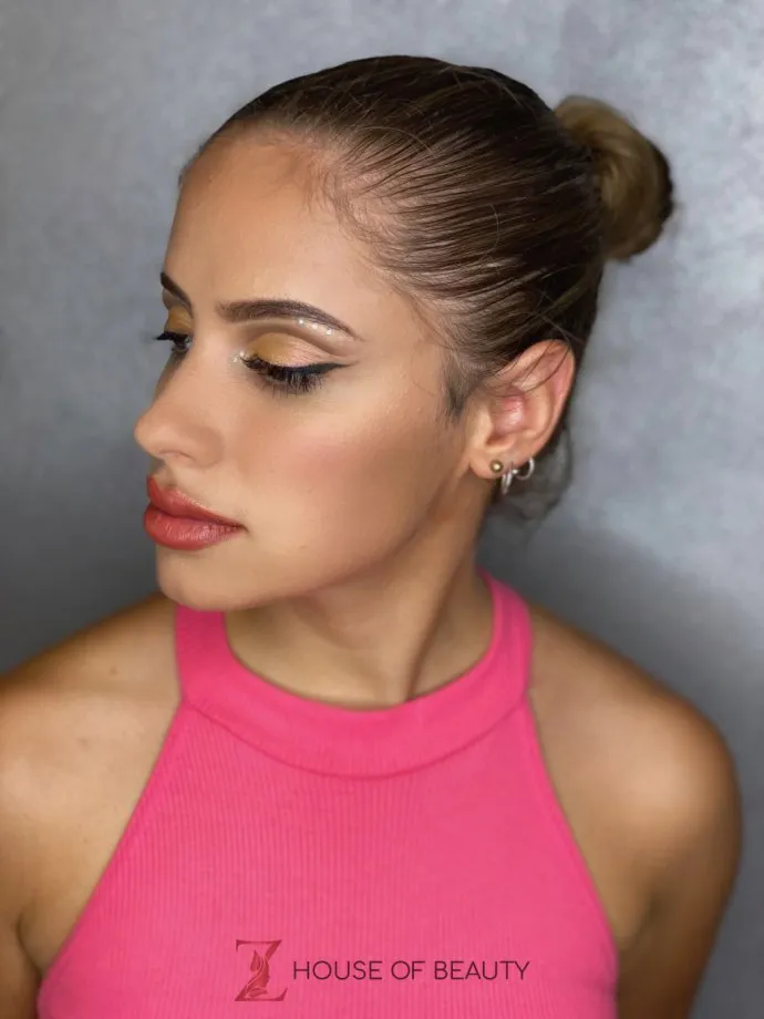 Make up iz salona